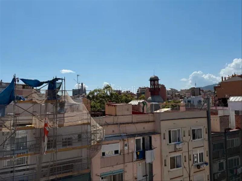Foto 58993b96-472c-4d8d-b98a-129905375d4a. Piso muy alto, con balcon , tranquilo y soleado . en Barcelona