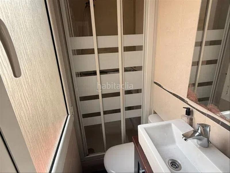 Foto 649d4514-5278-4cd9-b6bb-e780c06c1456. Piso muy alto, con balcon , tranquilo y soleado . en Barcelona