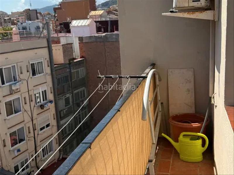 Foto bc97f465-09ad-4ebb-8ecc-acf8fcb5cda3. Piso muy alto, con balcon , tranquilo y soleado . en Barcelona
