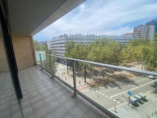 Miete Etagenwohnung  Carrer de sancho de ávila. Grande, alto, con balcon y vistas, 3 hab junto plaza glories