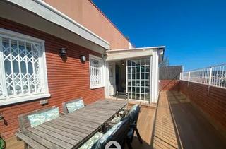 Lloguer Àtic  Carrer del comte d'urgell. Con terraza de 25m2, amueblado y equipado !