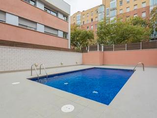 Rez-de-chaussée  Carrer de gernika. Semi-nuevo, terraza 30m2, 3 hab, 2 baños, parking !