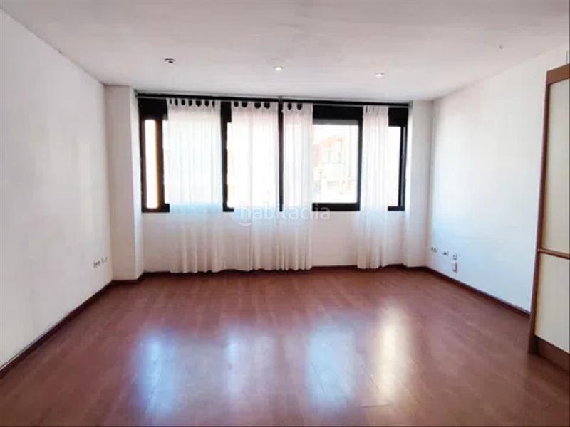 Foto adb6df54-c12a-43f8-a6b4-489eb805c9e2. Alquiler estudio oficina de uso distinto a vivienda ! ideal para autonomos . en Barcelona