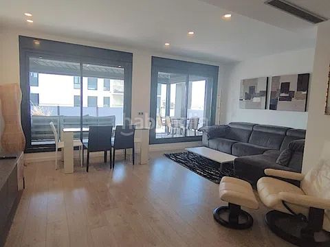 Foto 862188d7-6c05-4830-9801-3545a50ffe1e. Àtic amb calefacció a La Bordeta Barcelona