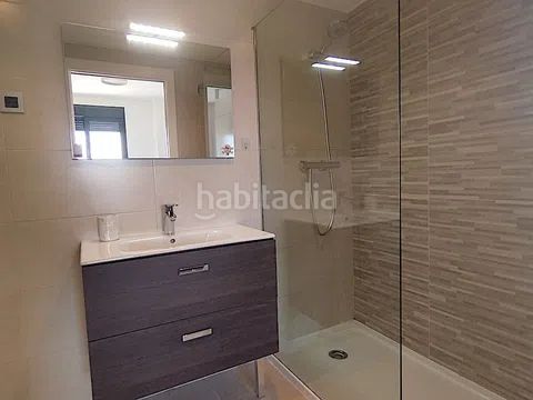 Foto b7985090-4107-4e32-b8af-2d37de874fe9. Àtic amb calefacció a La Bordeta Barcelona