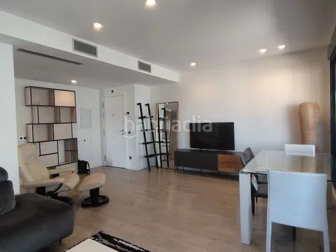 Foto cefe28f9-ac46-49d9-a9a0-35881caf5014. Àtic amb calefacció a La Bordeta Barcelona