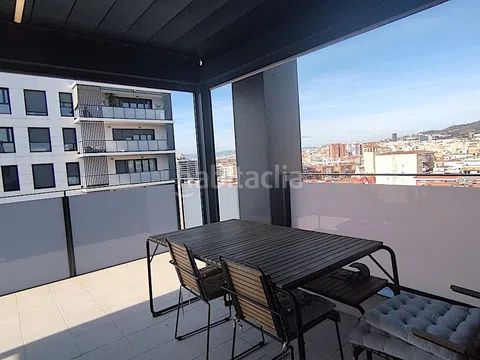 Foto e1080839-386c-4020-9791-be58a00e75c9. Àtic amb calefacció a La Bordeta Barcelona