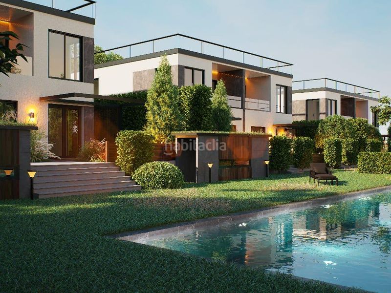 Foto fa7e7d68-805d-4ac0-adf7-7dd0dcbde58e. Casa adossada amb xemeneia calefacció aparcament piscina a Lloret de Mar