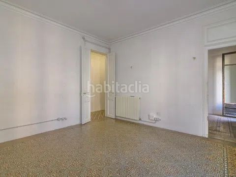Foto 3855bf64-f877-4c95-9ce1-1fa23bf7efd8. Pis amb calefacció a Dreta de l´Eixample Barcelona