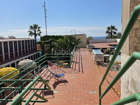 Foto 0724576e-e96d-45b3-bbbd-f3a1b3d533c1. Edifici a Centre Badalona