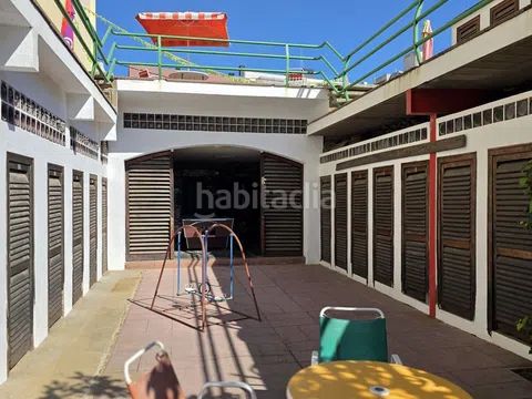 Foto 5229c713-b093-4773-81d6-3655918e7442. Edifici a Centre Badalona