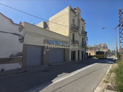 Foto 61d1e658-f82c-4a8b-a320-92e1d7676de3. Edifici a Centre Badalona