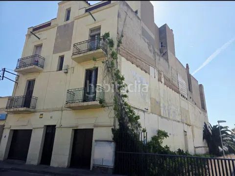 Foto 7fb97622-f6a7-4f6d-8627-6367de9242ac. Edifici a Centre Badalona