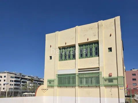 Foto 8cba121b-b10a-4895-8849-18210971c14b. Edifici a Centre Badalona