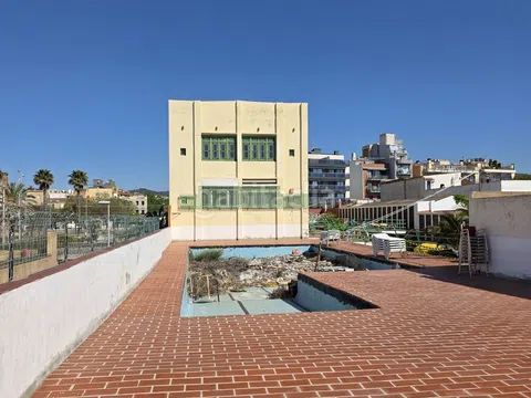 Foto 8dacde5f-aeac-4587-b7a4-9f45b99bdf6a. Edifici a Centre Badalona