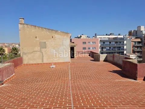 Foto c93b78ba-12d1-4083-b88c-8ba233c2d8c1. Edifici a Centre Badalona