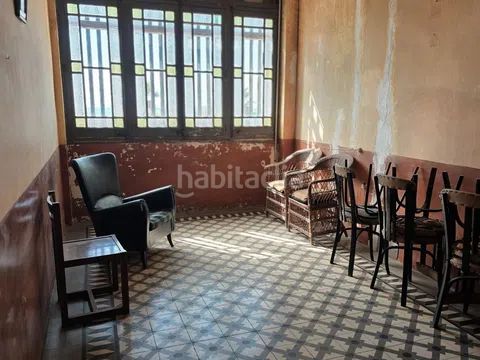 Foto df89342f-6401-47a6-b70a-de265701fd60. Edifici a Centre Badalona