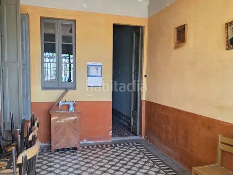 Foto e200d02b-7ae3-480e-af95-761f8db31d24. Edifici a Centre Badalona