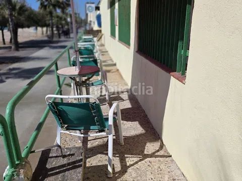 Foto e8c56345-b5b3-480f-8772-0e355bea5518. Edifici a Centre Badalona