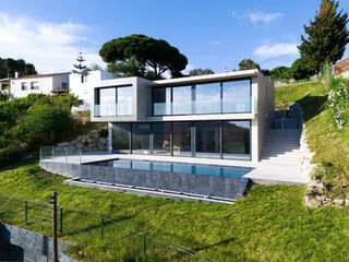 Xalet  Carrer mimosa. 2 plantas, 480m2,  piscina y vista mar