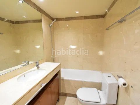 Foto 2fee799f-9472-4352-9217-e3ffd182c8f6. Pis amb calefacció piscina a Diagonal Mar i el Front Marítim del Poblenou Barcelona