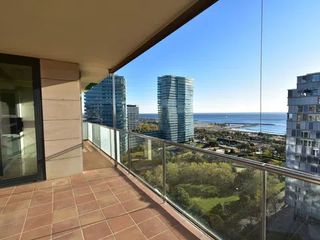Piso  Passeig del taulat. Muy alto con terraza grande y vista mar !