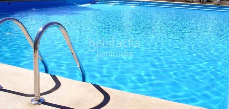 Foto c47c8d3c-3bc5-4924-9708-e111b2533ff2. Edificio con piscina in Centre Miami Platja