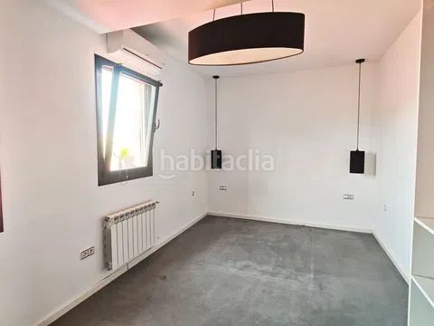Foto 6d263c8b-c6b4-4c96-9054-5a7f64c4a704. Lloguer àtic amb calefacció a La Nova Esquerra de l´Eixample Barcelona