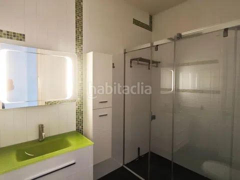 Foto 8d757b02-c00a-4d00-854a-42fe03562394. Lloguer àtic amb calefacció a La Nova Esquerra de l´Eixample Barcelona