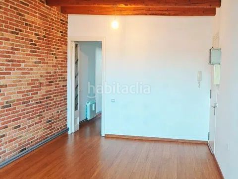Foto d70f8d03-a45f-4b1b-84ea-d27770788597. Lloguer àtic amb calefacció a La Nova Esquerra de l´Eixample Barcelona