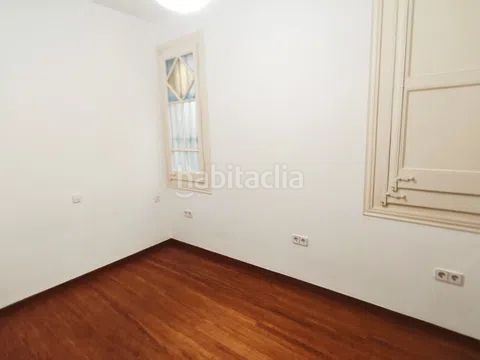 Foto db56327d-fbe8-4ff4-b29f-c68f05f41da9. Lloguer àtic amb calefacció a La Nova Esquerra de l´Eixample Barcelona