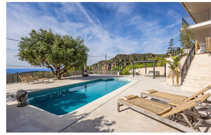 Foto 477f7ca2-24ae-4d01-a82e-c028b9f625b3. Casa amb calefacció aparcament piscina a Bruguers Gavà