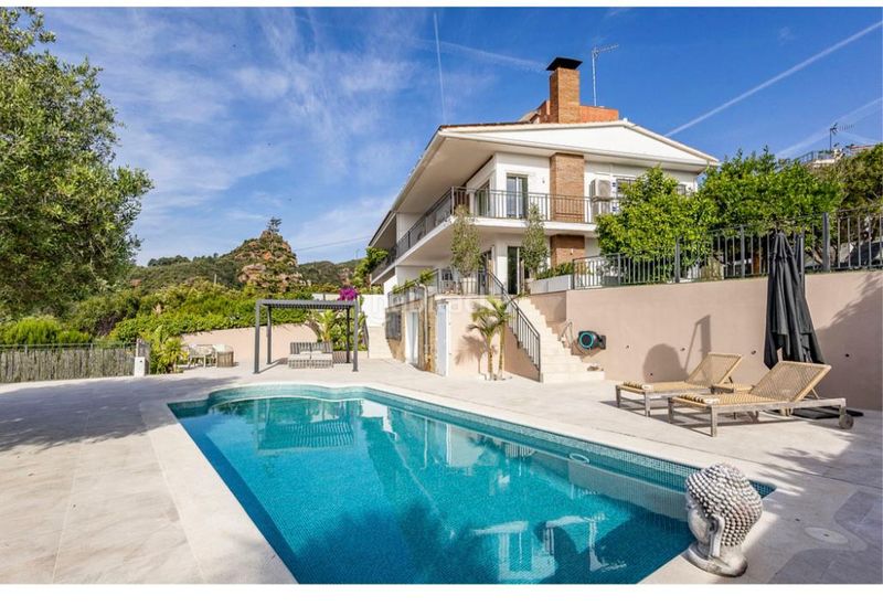 Foto 53d778a8-e302-400c-b4e0-875dd4c8faf3. Casa amb calefacció aparcament piscina a Bruguers Gavà