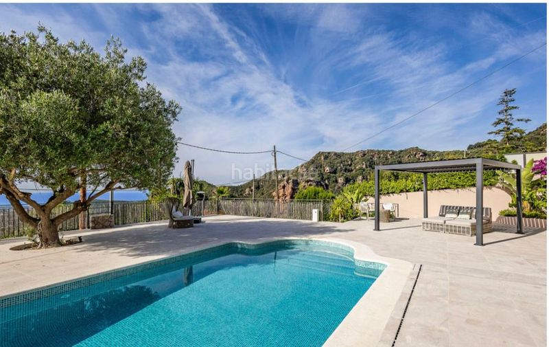 Foto 896fe2f7-53e3-4df9-a6d4-90c9962114b7. Casa amb calefacció aparcament piscina a Bruguers Gavà