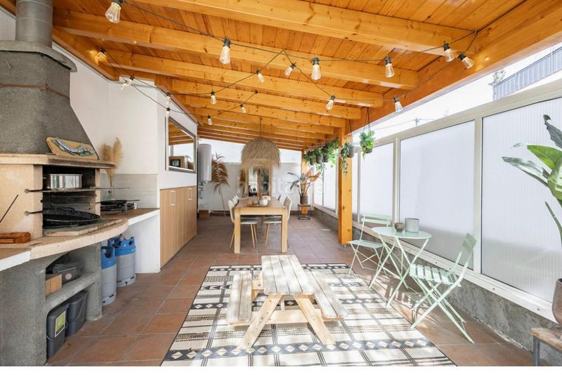 Foto c7b7a379-50e4-4c6b-b9f7-d4b57d9ac95e. Casa amb calefacció aparcament piscina a Bruguers Gavà