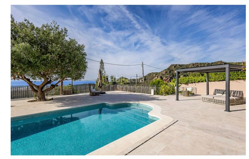 Foto e78a3f41-2a91-44fe-b83d-d53ca67aa188. Casa amb calefacció aparcament piscina a Bruguers Gavà