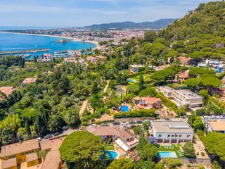 Location Maison à Santa Cristina-Sant Francesc. De lujo de 6 hab, 5 baños, piscina , vista mar !