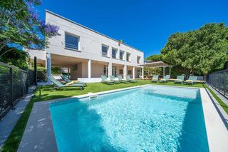 Rent House in Santa Cristina-Sant Francesc. De lujo de 6 hab, 5 baños, piscina , vista mar !