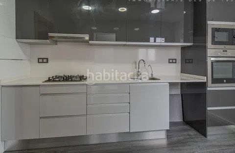 Foto 71fcb498-13eb-4576-8779-b5cedf036811. Pis a Almeda - El Corte Inglés Cornellà de Llobregat