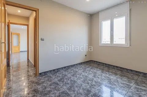 Foto a240970f-ff8d-4df0-beca-b4b1c3d5c2d6. Pis a Almeda - El Corte Inglés Cornellà de Llobregat