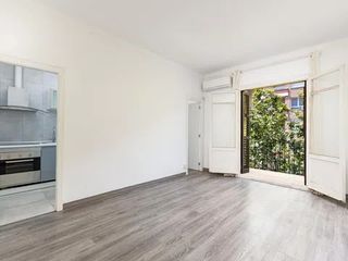Piso  Carrer num�ncia. Alto, tranquilo con balcon !