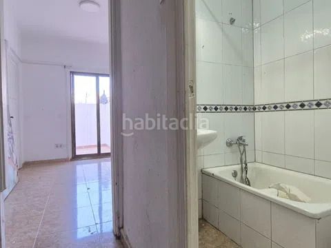 Foto 877f59ee-3d5d-4993-81d4-63f680afe7a6. Pis a Carmel Barcelona