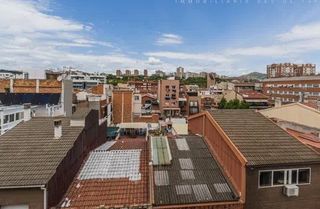 Etagenwohnung  Carrer de sant vicenç ferrer. Alto con balcon y vistas, buen estado !