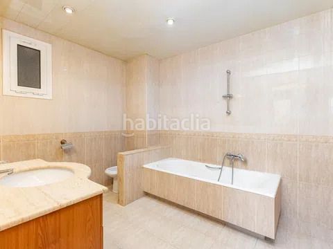 Foto 0fbacf0d-cdad-4605-b8c8-49314fff57cb. Flat with heating in Can Peguera Barcelona