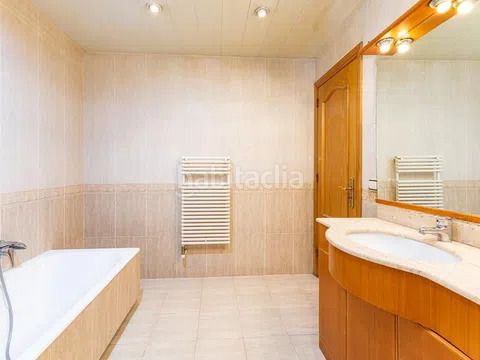 Foto 52d04236-9cab-44cd-8b67-37972eb28792. Flat with heating in Can Peguera Barcelona
