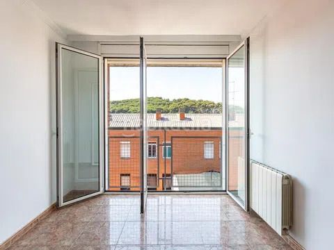 Foto c5729c28-97ca-4ad6-a6a1-65031420d525. Flat with heating in Can Peguera Barcelona