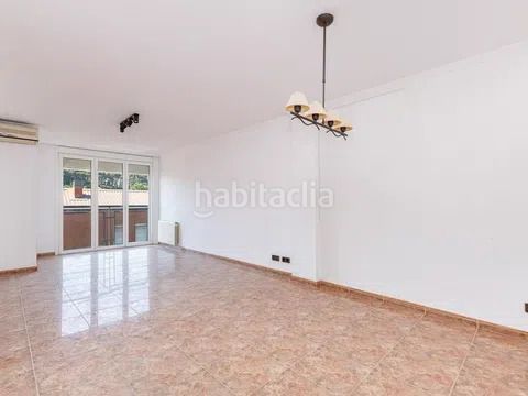 Foto e162e58e-85f9-447a-8fe1-9b5b8e2dd1aa. Flat with heating in Can Peguera Barcelona