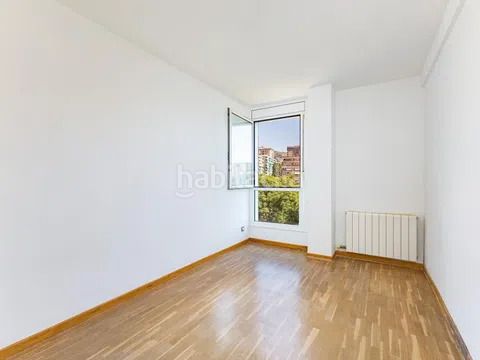 Foto f1fd4d36-10ca-46bb-8f08-636fec30358a. Flat with heating in Can Peguera Barcelona