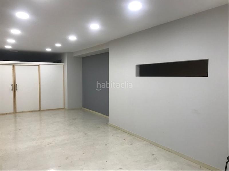 Foto a4b3c221-9002-4360-bc60-47d0ea383632. Alquiler local comercial en ronda de ponent 2 botiga en Sabadell