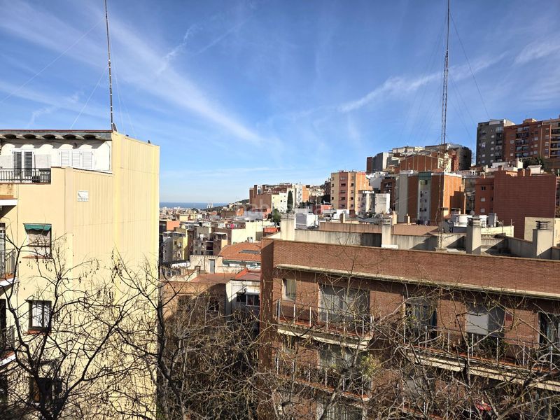 Foto 9cfb21f3-f92a-4a54-bf39-6e692ed94c5e. Piso en La Teixonera Barcelona